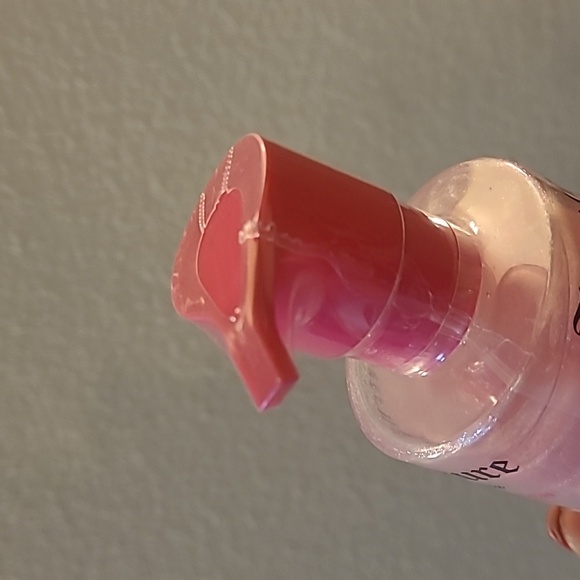 Juicy Couture Pink Strawberry Shimmer Body Oil - 8oz - Picture 4 of 7